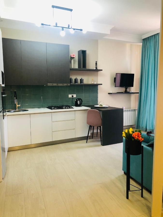 Wellconect Apartment Kutaisi Bagian luar foto