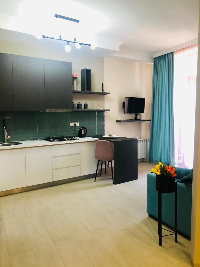 Wellconect Apartment Kutaisi Bagian luar foto